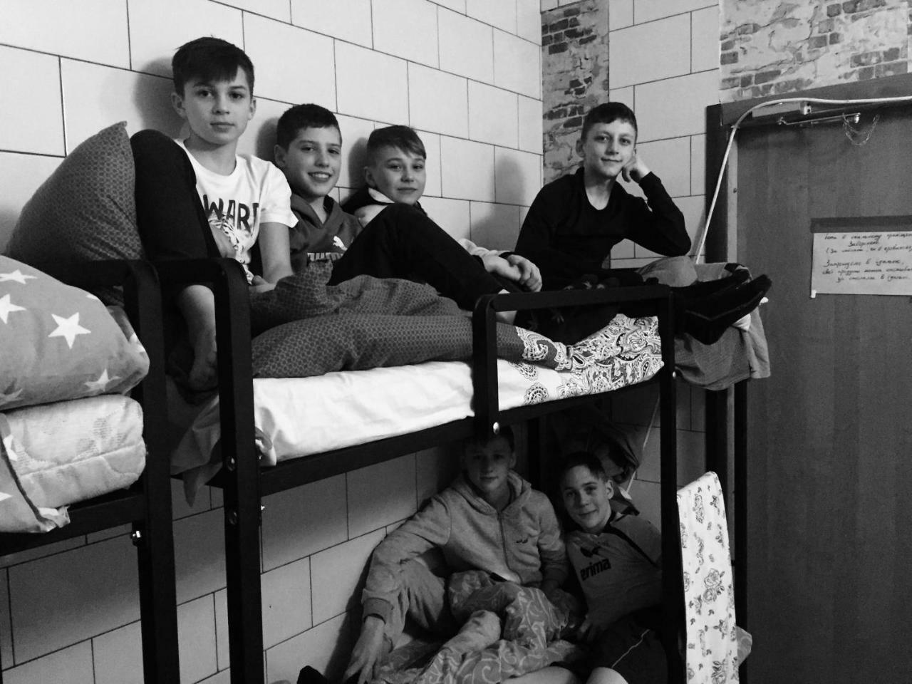 Hostel -Hotel Granat Rivne City エクステリア 写真