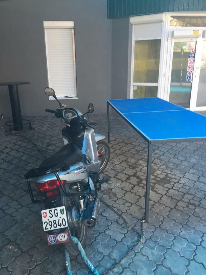 Hostel -Hotel Granat Rivne City エクステリア 写真